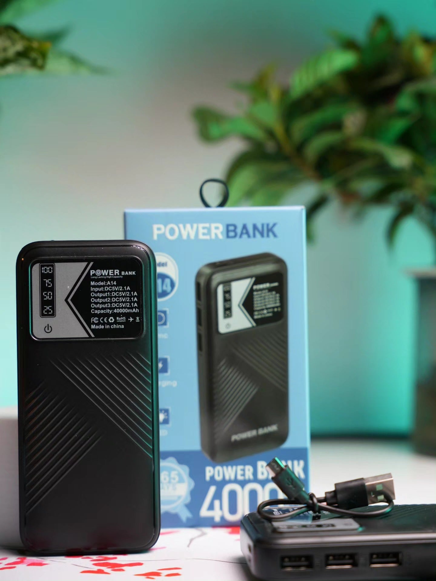 Baterie Externa Smart Power Bank 40000 mAh, 3 Porturi USB, Afisaj Digital LED, Incarcare Simultana, Negru